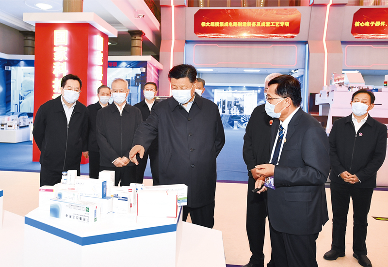 2021年10月26日，中共中央總書記、國家主席、中央軍委主席習近平在北京展覽館參觀國家“十三五”科技創新成就展。 新華社記者 謝環馳/攝